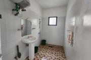 À vendre : Villa neuve et moderne de plain-pied, de type F5, située dans le quartier calme et résidentiel d'Angodongodona, Iavoloha. Sur un terrain de 700m2