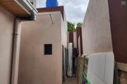 À vendre : Villa neuve et moderne de plain-pied, de type F5, située dans le quartier calme et résidentiel d'Angodongodona, Iavoloha. Sur un terrain de 700m2