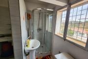 À louer une maison à étage de type F5 pour usage mixte bord de route nationale 4 sur Andakana Anosiala.