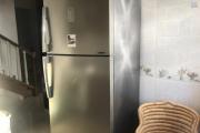 À louer un appartement de type T6 en duplex meublé et équipé au 3eme étage d'un immeuble de R+4 bien situé et sécurisé, bord de route principale à 3 minutes de l'aéroport et proximité de toutes les commodités sise à Ivato.