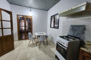 À louer une villa non meublée à étage de type F6 avec piscine bord de route non loin de l'aéroport et l'école primaire française C sise à Ambohibao Amboaroy