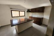 À louer un appartement de type T4 au 1er étage sis à Talatamaty près de l'école Childhood et Claire Fontaine. CONTACT 034 02 443 04