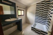 À louer un appartement de type T4 au 1er étage sis à Talatamaty près de l'école Childhood et Claire Fontaine. CONTACT 034 02 443 04