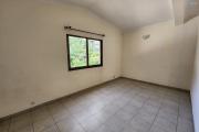 À louer un appartement de type T4 au 1er étage sis à Talatamaty près de l'école Childhood et Claire Fontaine. CONTACT 034 02 443 04