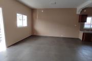 location d'un immeuble avec 2 appartements T4 et 1 appartement T3 en bord de la route à Soanierana