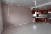 location d'un immeuble avec 2 appartements T4 et 1 appartement T3 en bord de la route à Soanierana