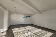 A louer espace commercial ou professionnel 42m2 de standing au rez-de-chaussée-de-chaussée avec parking privé bord de route principale très passante sur Ambohibao.