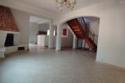 PRIX EN BAISSE!!!A vendre, une grande villa à étage F7 sur 856 m2 de terrain sise à Ambatoroka- Antananarivo