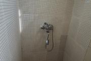 Pur vos projets professionnels ou personnels, OFIM loue une villa F6 avec des chambres attenantes sur Talatamaty en bord de route. NON DISPONIBLE