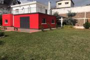 À louer une villa moderne récemment construite à étage de type F5 dans un quartier calme avec l’air pure et belle vue dégagée sur le golfe du rova, sise à Anosiala Ambohidratrimo