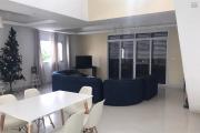 À louer une villa moderne récemment construite à étage de type F5 dans un quartier calme avec l’air pure et belle vue dégagée sur le golfe du rova, sise à Anosiala Ambohidratrimo