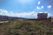 Beau terrain de 875 m2, entièrement clôturé, viabilisé, magnifique vue sur Ambatomaro- Antananarivo