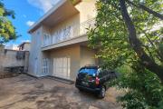 À louer une maison à étage de type F5 non loin du centre commercial LEADER PRICE sise à Andranomena