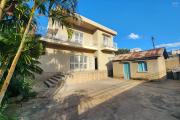 À louer une maison à étage de type F5 non loin du centre commercial LEADER PRICE sise à Andranomena