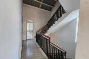 À louer une maison à étage de type F5 non loin du centre commercial LEADER PRICE sise à Andranomena