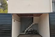 OFIM met en vente une maison F5 sur Ambohidratrimo. Surface habitable 179m2 bâtie sur un terrain de 544m2.