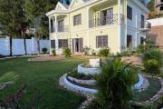 Une villa F5 meublée avec grand jardin à By pass Ambohimankakely
