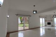 Spacieuse villa F7 avec piscine située dans un c-quartier résidentiel à androhibe à moins de 7 mn d'ivandry