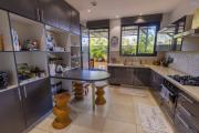 Occasion rare: T4 meublé en duplex de 300m2 de surface habitable en vente sur Ivandry.