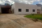 À vendre : Villa neuve et moderne de plain-pied, de type F5, située dans le quartier calme et résidentiel d'Angodongodona, Iavoloha. Sur un terrain de 700m2