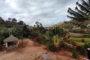 A VENDRE , une propriété avec une maison  F4 sur un terrain de 2213m2 à 50m de la RN2 à Ambohimalaza