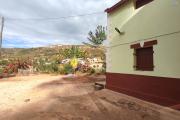 A VENDRE , une propriété avec une maison  F4 sur un terrain de 2213m2 à 50m de la RN2 à Ambohimalaza