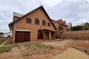 Villa F4 en location sur Ambohitrarahaba à environ 2 minutes de la route principale et moins de10min du lycée français