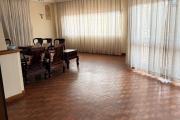 OFIM propose en location deux villas mitoyennes à usage professionnelle sur Antsakaviro en bord de route avec un grand parking.