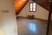 OFIM propose en location deux villas mitoyennes à usage professionnelle sur Antsakaviro en bord de route avec un grand parking.