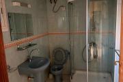 OFIM propose en location deux villas mitoyennes à usage professionnelle sur Antsakaviro en bord de route avec un grand parking.