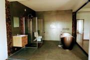 OFIM loue une villa F6 avec piscine nichée sur un terrain de 2700m2 sur Itaosy Ambohidrapeto à usage habitation ou professionnel.