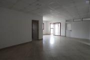 un local professionnel ou commercial de  220 m2 en bord de la route à Ankadivato