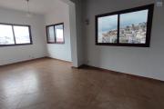 un local professionnel ou commercial de  450m2 en bord de la route à Ankadivato