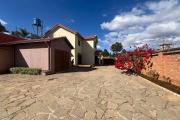 Vente ou location d'une maison F6 &agrave; Andranovelona Ilafy sur terrain de 800m2