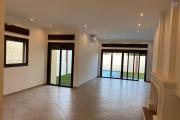 OFIM immobilier loue une villa F6 sur Ambatobe avec parking et piscine.