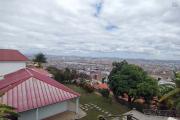 A vendre, une villa  F5 sur 1000 m2 de terrain avec vue imprenable sur Fort Voyron - Antananarivo