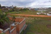 A vendre, un terrain de 520 m2 en bord de la nouvelle route principale Somacou vers Tsarasaotra- Antananarivo