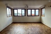 Un appartement T4 à Ambatovinaky