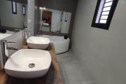 A VENDRE une villa  neuve  de 200m2 habitable avec piscine sur 420m2 a Manadriana Ambatobe