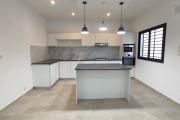 A VENDRE une villa  neuve  de 200m2 habitable avec piscine sur 420m2 a Manadriana Ambatobe