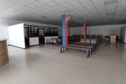 À LOUER – SPACIEUX LOCAL COMMERCIAL OU PROFESSIONNEL DE 1500m2 À ANOSIZATO