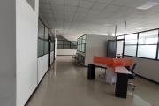 À LOUER – SPACIEUX LOCAL COMMERCIAL OU PROFESSIONNEL DE 1500m2 À ANOSIZATO