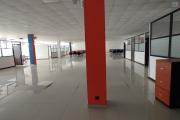 À LOUER – SPACIEUX LOCAL COMMERCIAL OU PROFESSIONNEL DE 1500m2 À ANOSIZATO