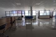 À LOUER – SPACIEUX LOCAL COMMERCIAL OU PROFESSIONNEL DE 1500m2 À ANOSIZATO