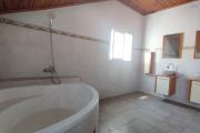 A louer, villa F5 à étage sise à Ambohimirary- Antananarivo (contact Felana 0341654755)