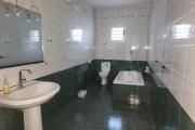 À LOUER - villa à étage F5 avec piscine à Ankadindravola Ivato. Contact Mr Jacky 034 02 443 04