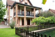 Une villa avec piscine F5 à Ankorondrano ( CONTACT LALAINA 0340858376 )