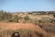 A vendre, un terrain 8 450 m2, avec vue dégagée sur Beravina- Ilafy (contact 0341654755 FELANA)