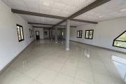 A LOUER local commercial de 250m2  en bord de la route principale avec parking à by pass contact Francia  034 02218 69