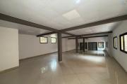 A LOUER local commercial de 250m2  en bord de la route principale avec parking à by pass contact Francia  034 02218 69